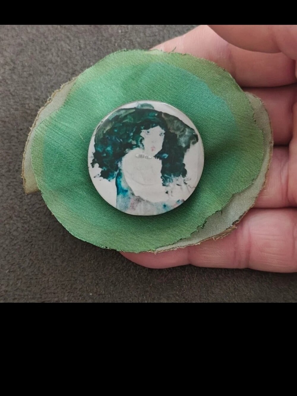 Handmade Gustav Klimt Philosophy Brooch Pin Art Nouveau Green Fabric Border